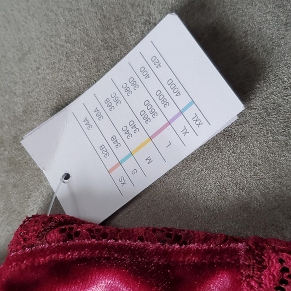 NWT Auden Velvet and lace unlined bralette in berry red size S - Picture 2 of 5